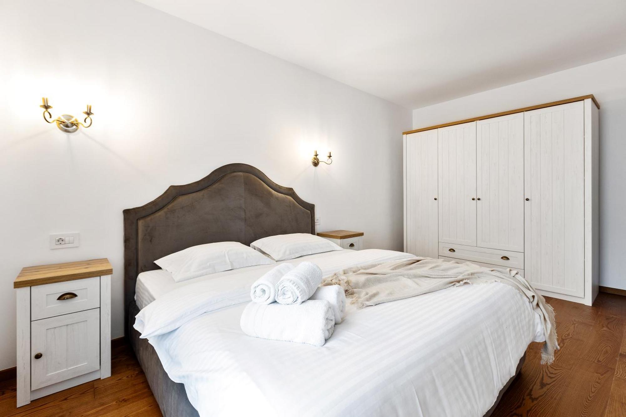 Peak Aparthotel - Old Town - By Cityhost 布拉索夫 外观 照片
